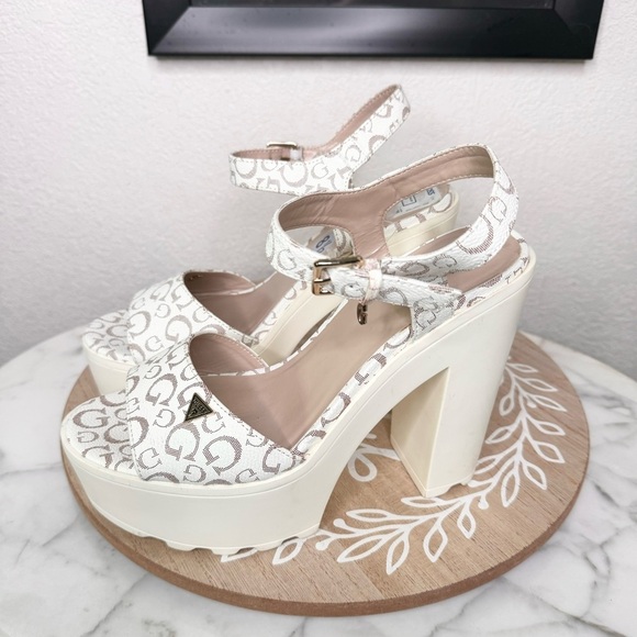 Guess 🎀Platform monogram Guess high heel white sandals, Gold charm logo 8.5 - Picture 1 of 6